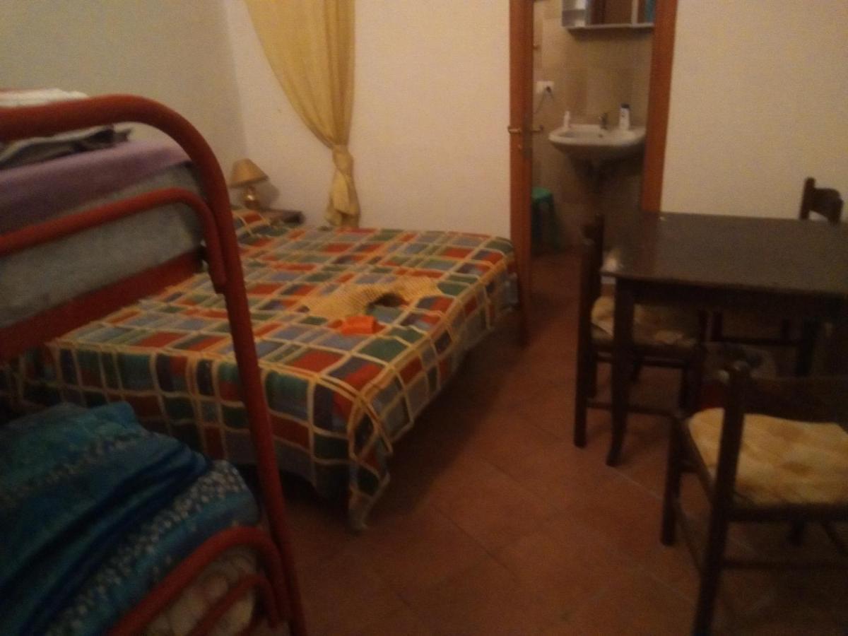 Room In Guest Room - Single Room With Shared Bathroom ตาออร์มินา ภายนอก รูปภาพ