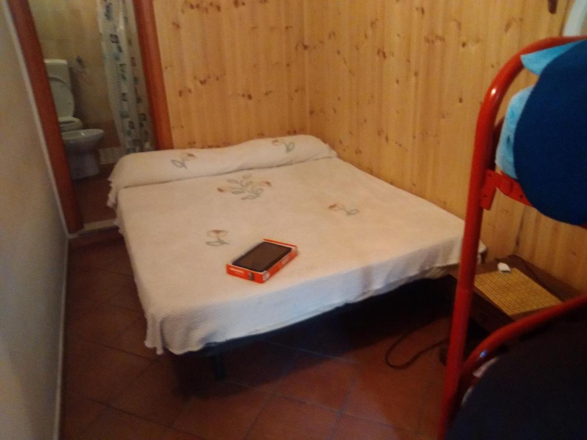 Room In Guest Room - Single Room With Shared Bathroom ตาออร์มินา ภายนอก รูปภาพ